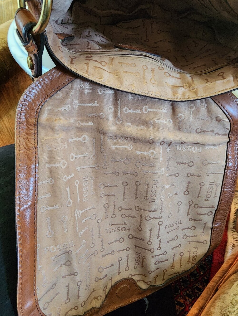 Fossil Leather Crossbody Saddle Bag Brown Key Charm Flap Purse Adjustable Strap - Picture 16 of 16
